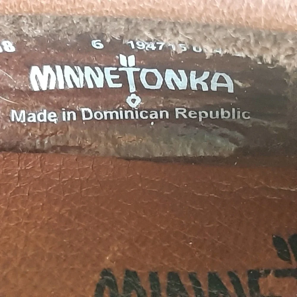 nwot MINNETONKA Deerskin Kilty moccasin in Carmel Size 6-6.5M - Picture 11 of 15